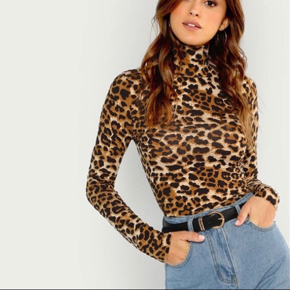 🔜PRE-ORDER 🌟 High Neck Leopard Print Top